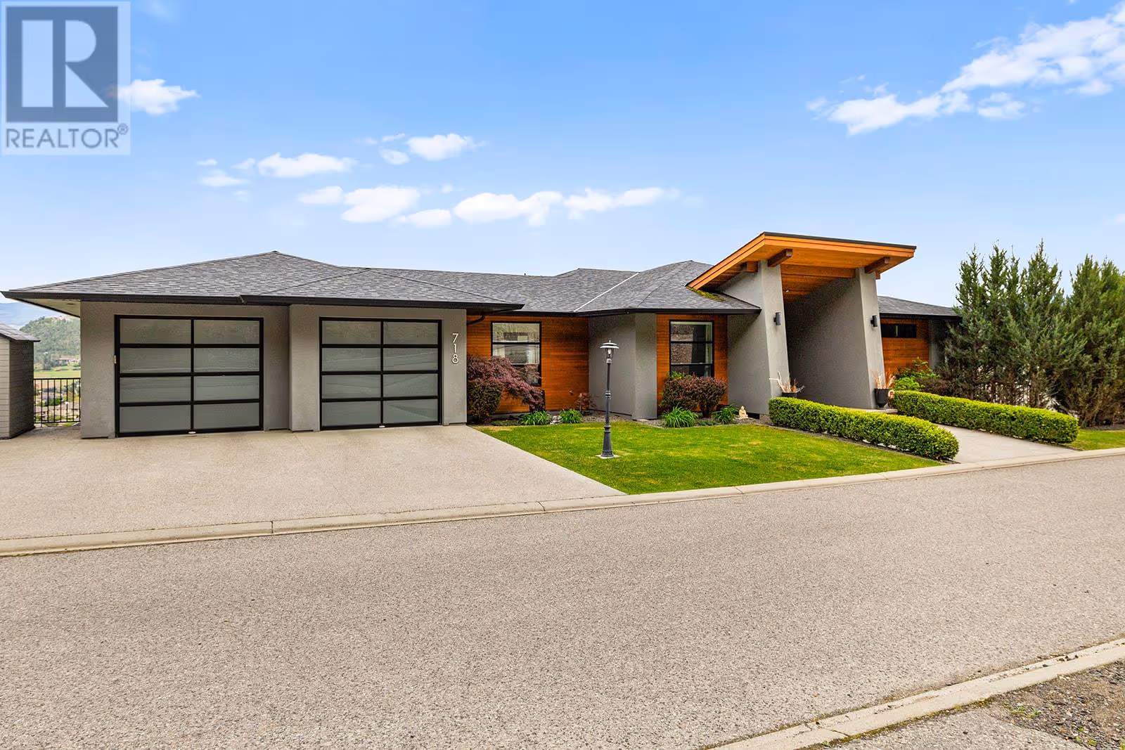 718 Highpointe Drive
