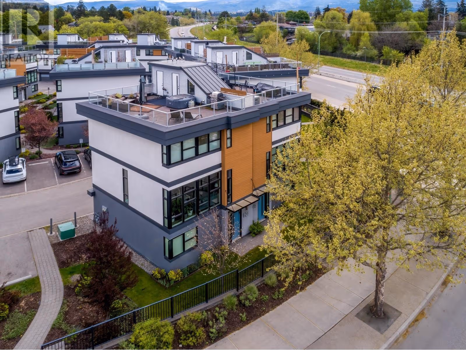 1515 Highland Drive N Unit# 13