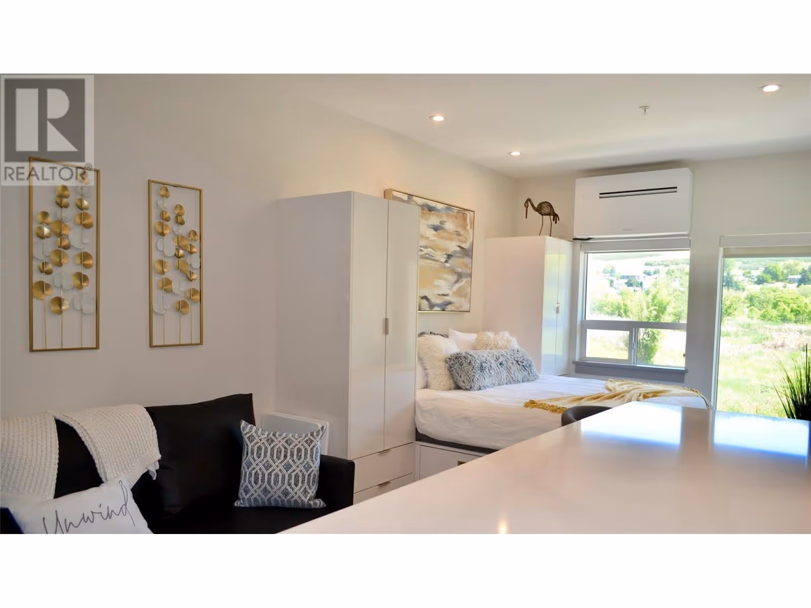 2555 Lakeshore Road Unit# 221