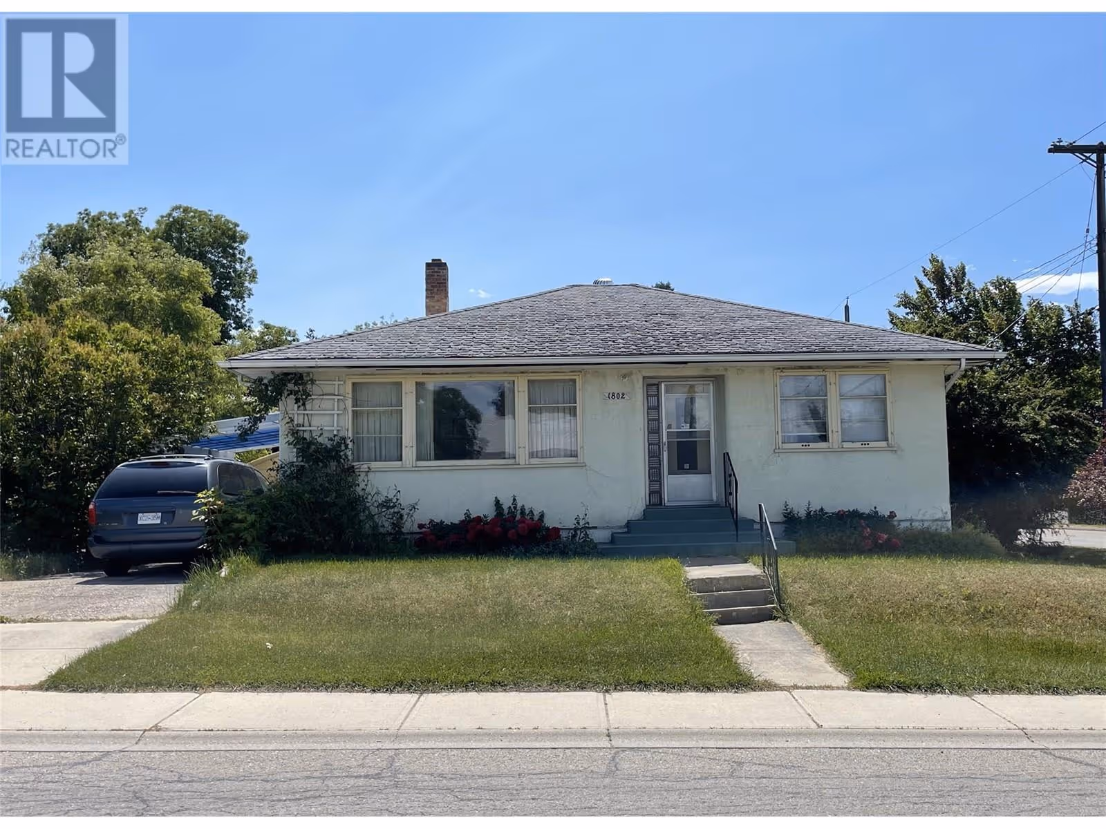 1802 35 Avenue