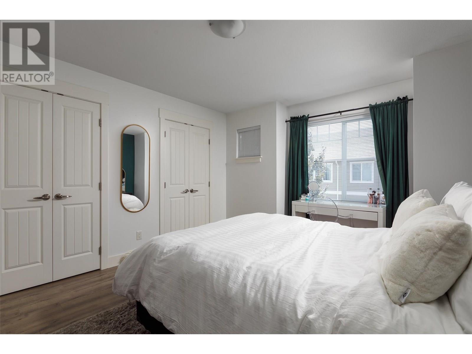 600 SHERWOOD Road Unit# 21
