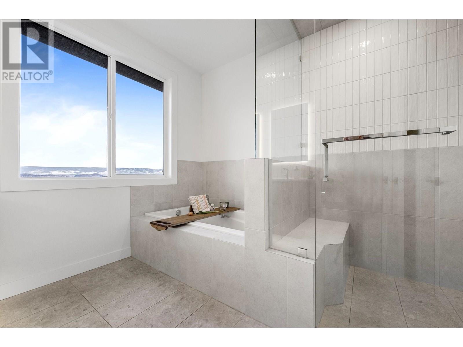 1821 Diamond View Drive