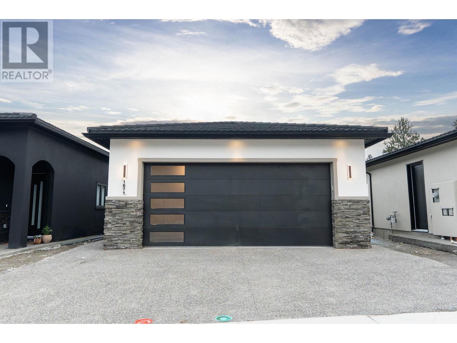 1671 Harbour View Crescent