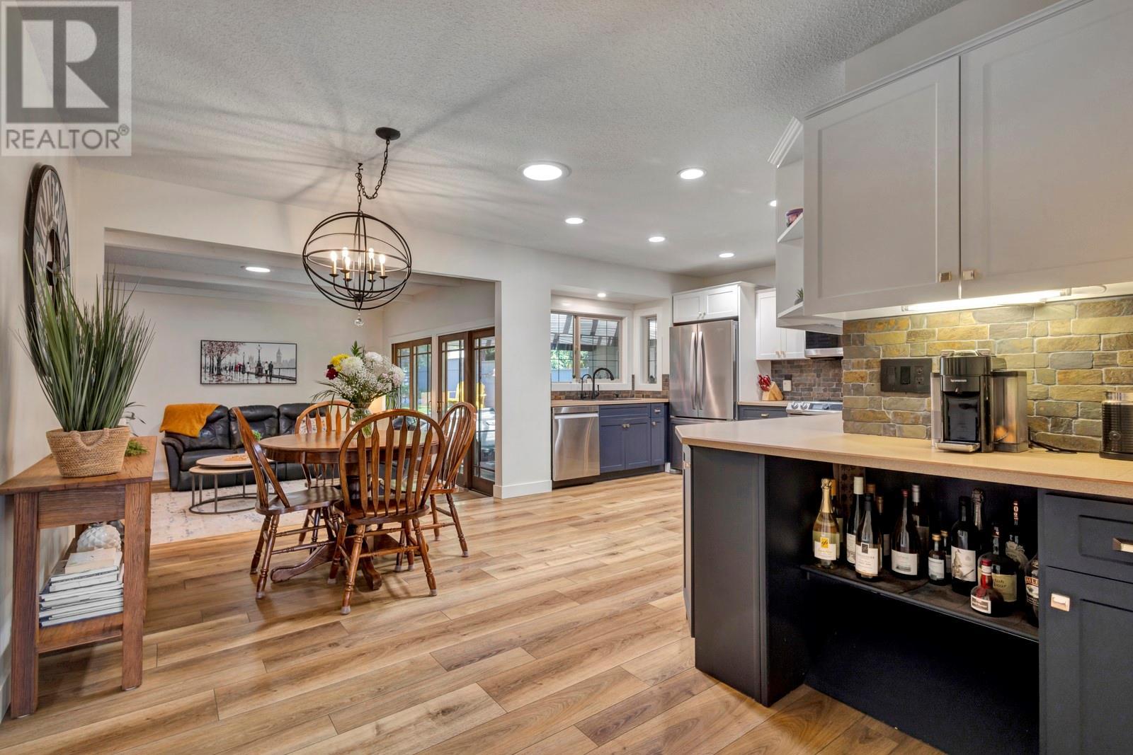 1123 Pinecrest Lane