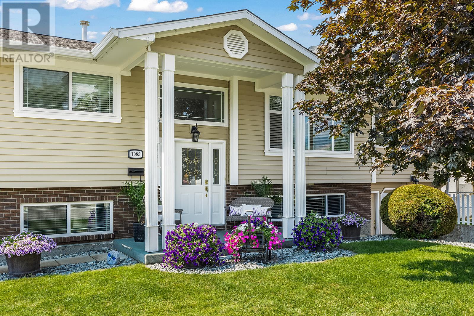 1085 Tamarack Drive