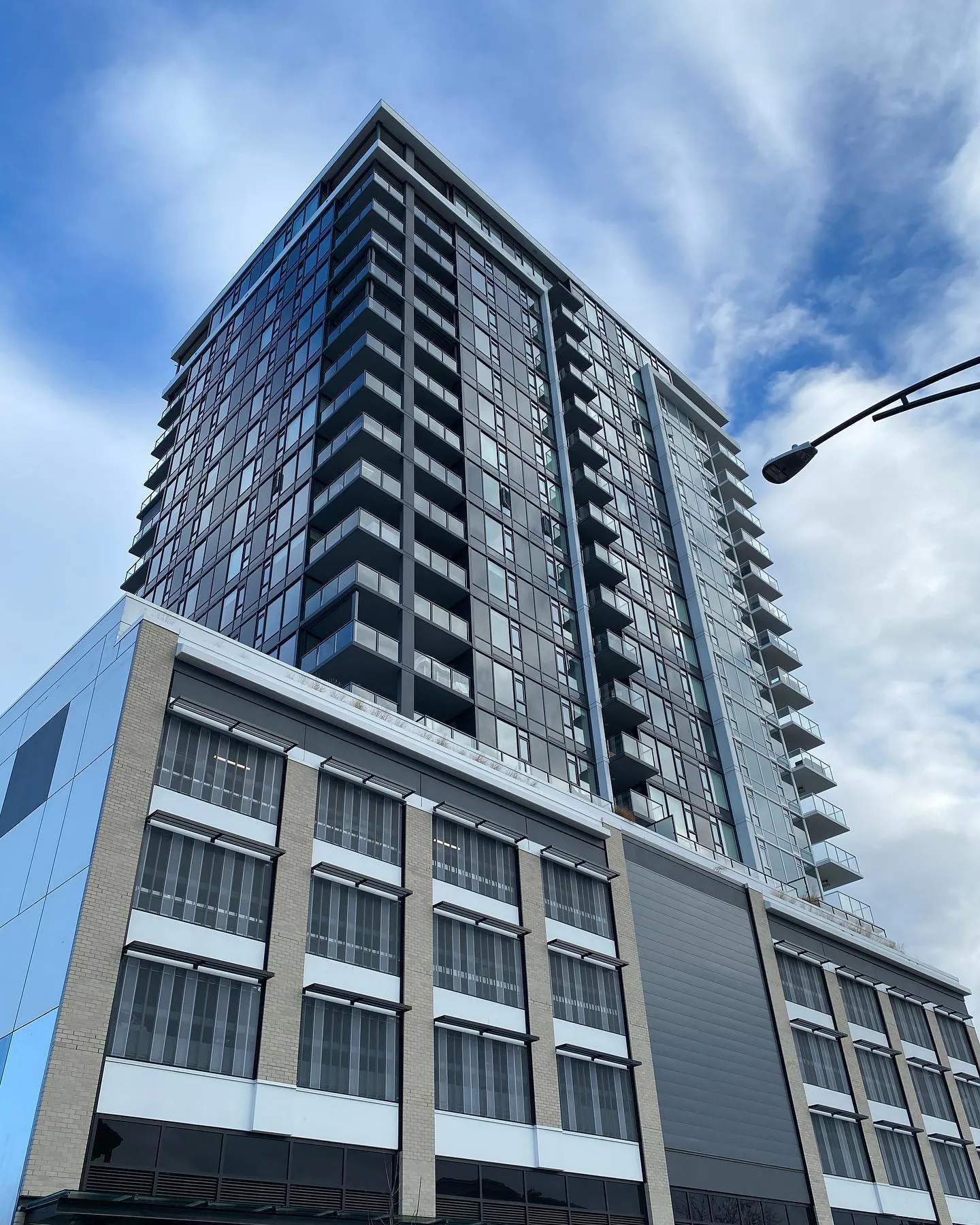 Ella - Downtown 2 Bed, Den, 2.5 Bath