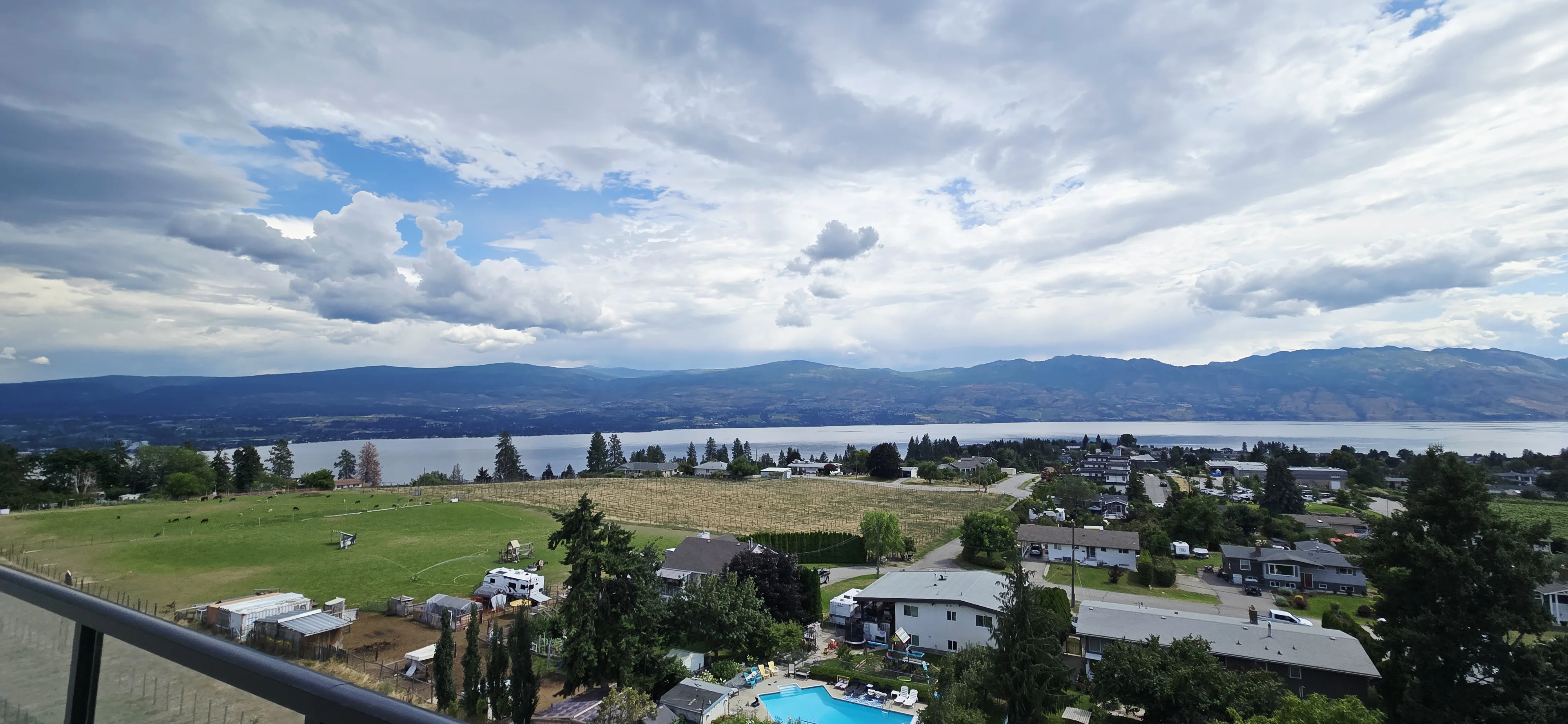 Luxury - Penthouse - 2 Bed, Den, 2.5 Bath - Lakeview - Huge Balcony