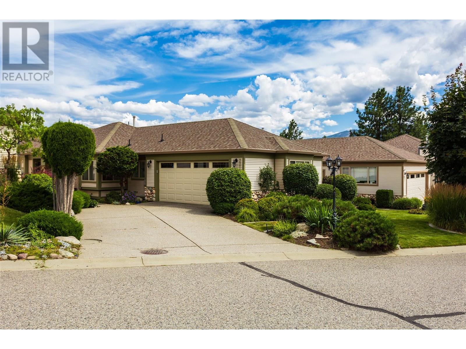 4074 Gellatly Road Unit# 221