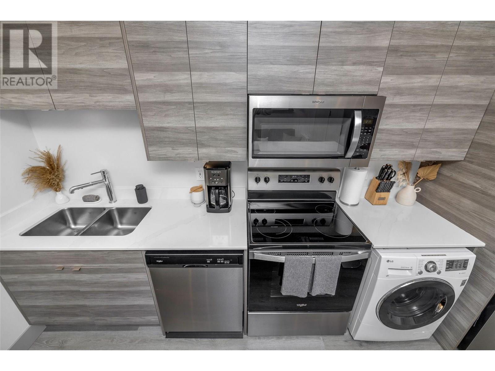 2555 Lakeshore Road Unit# 211