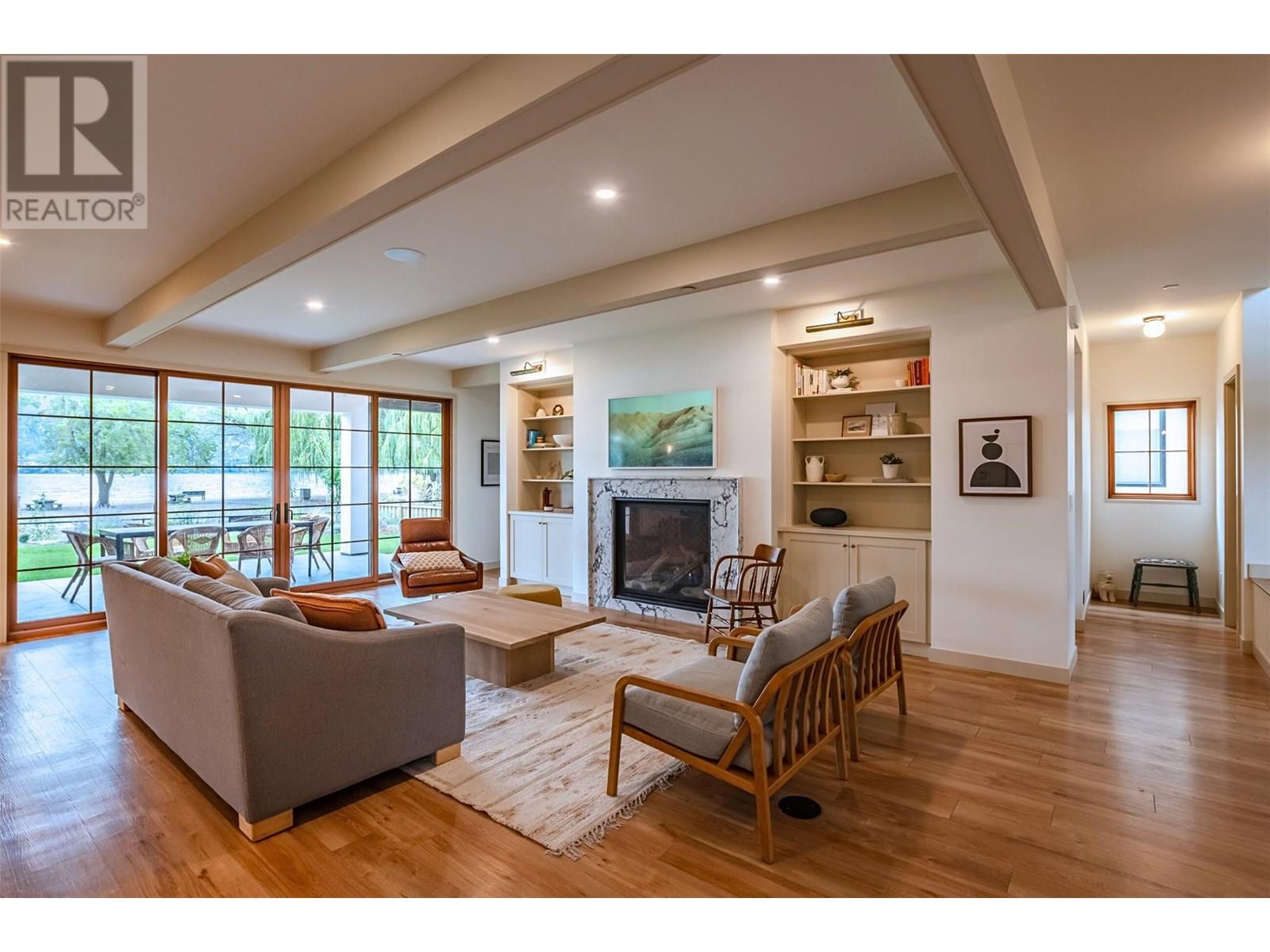 886 Lighthouse Landing