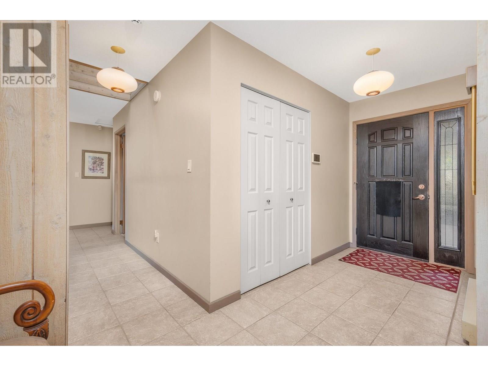 3921 15 Crescent