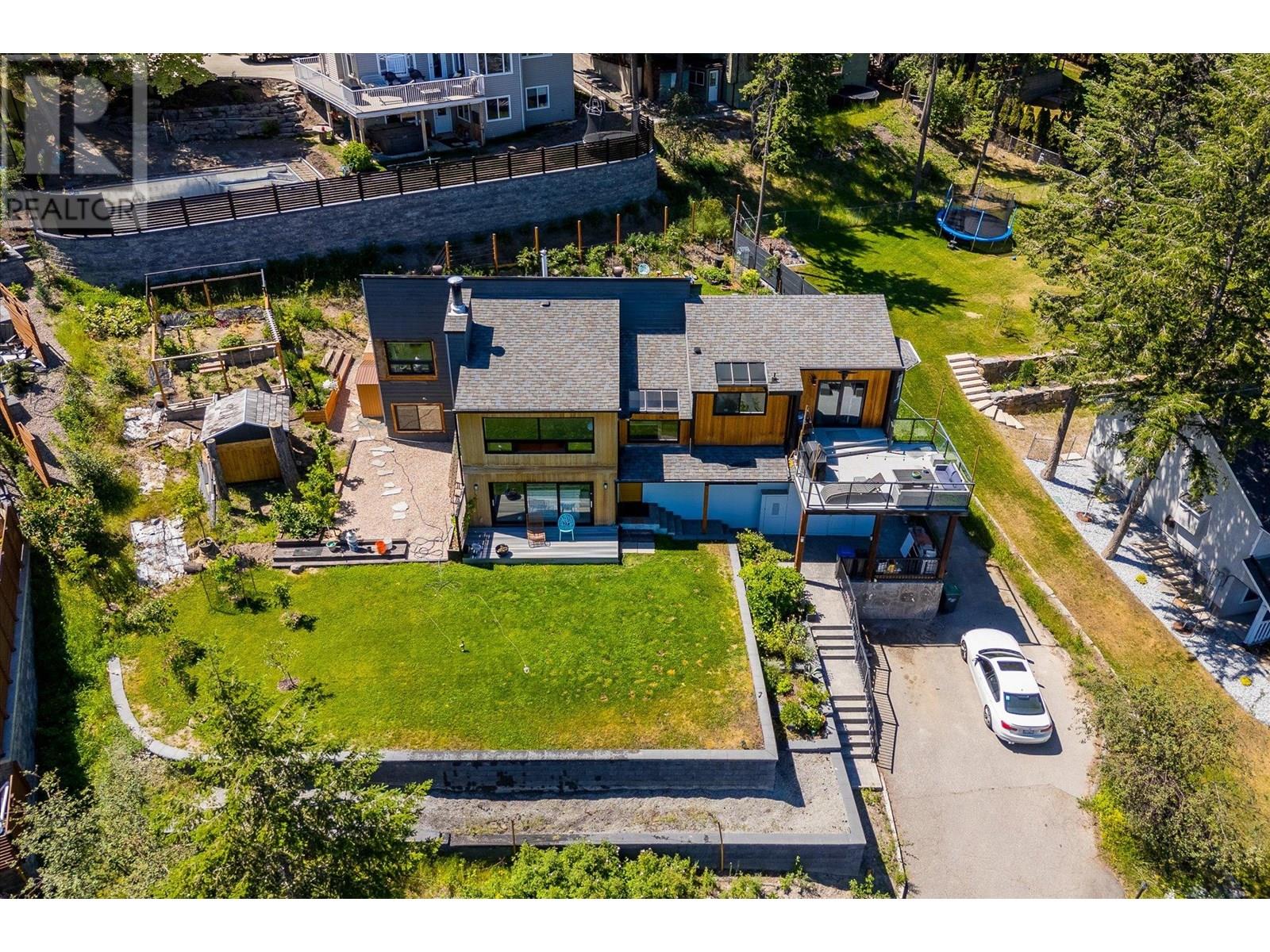 1632 Griffiths Place
