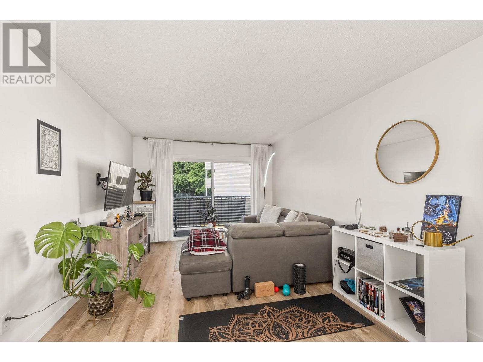 395 Franklyn Road Unit# 304