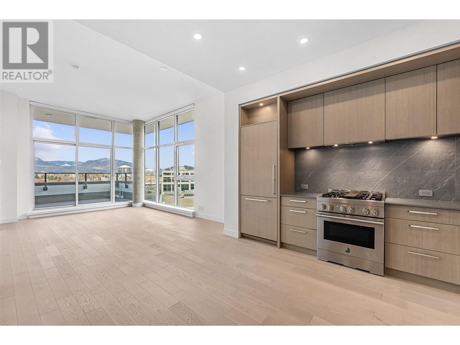 3389 Lakeshore Road Unit# 605