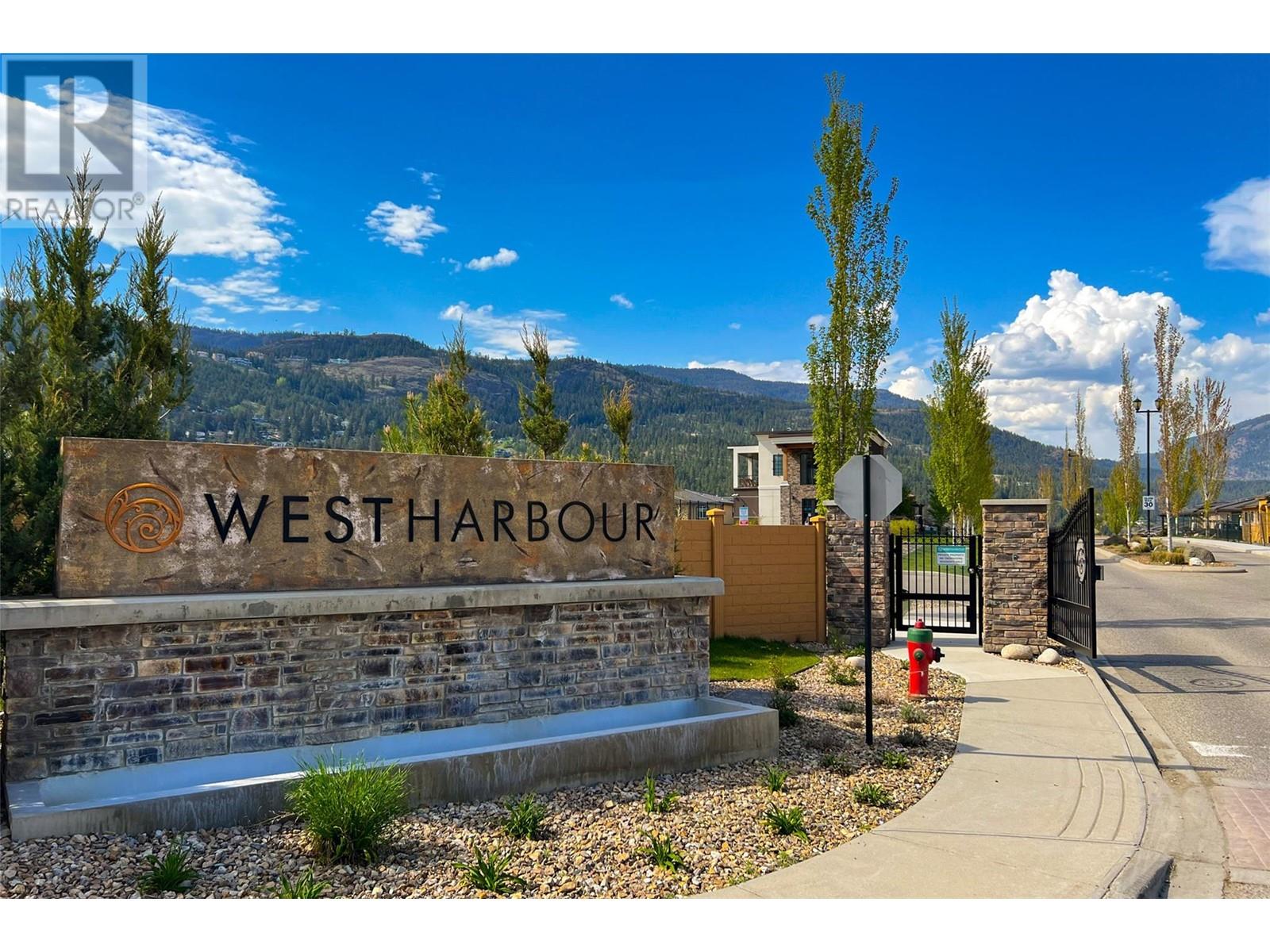 1675 HARBOUR VIEW Crescent