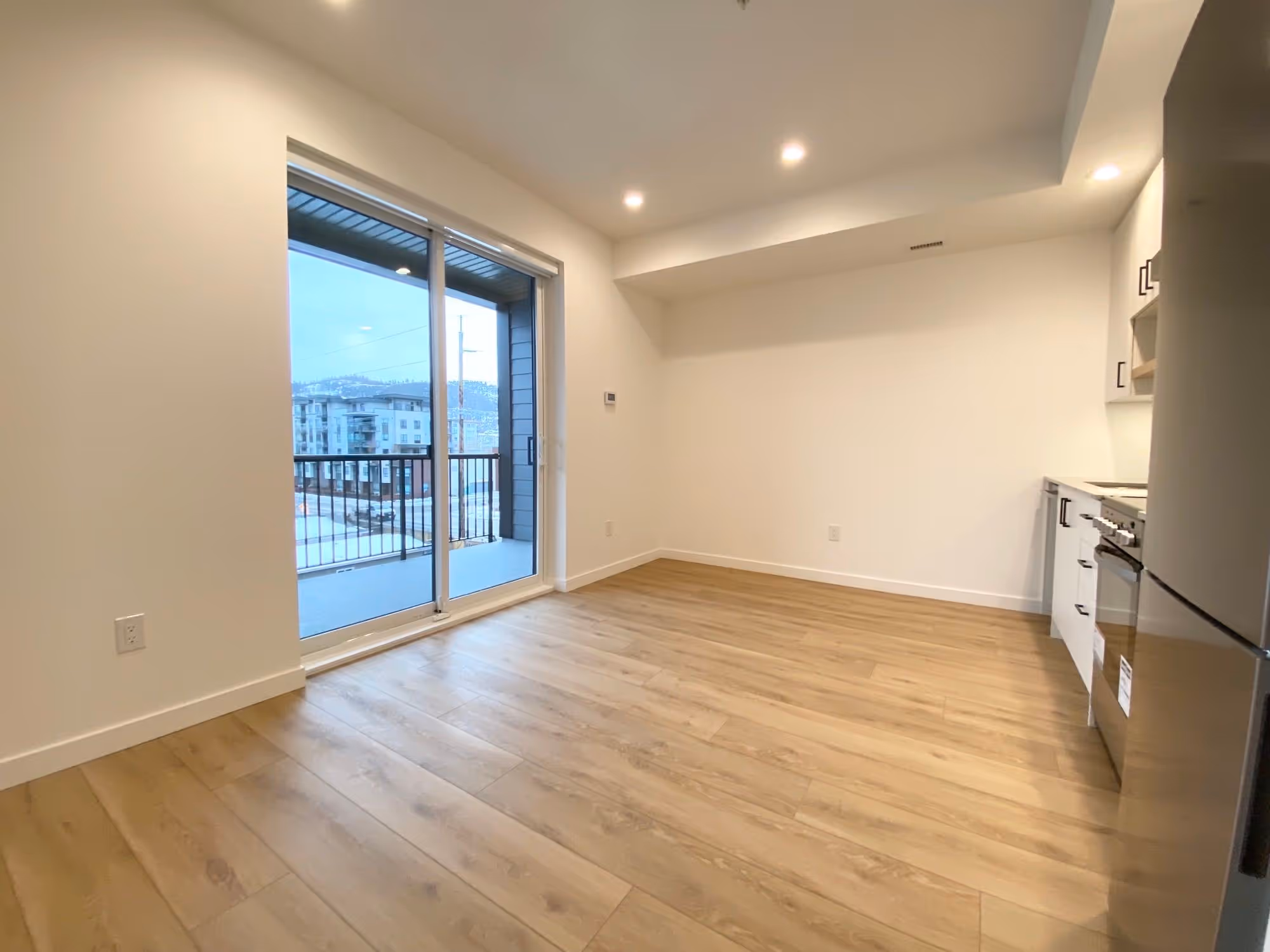 1 bed 1 bath condo unit Downtown Kelowna 