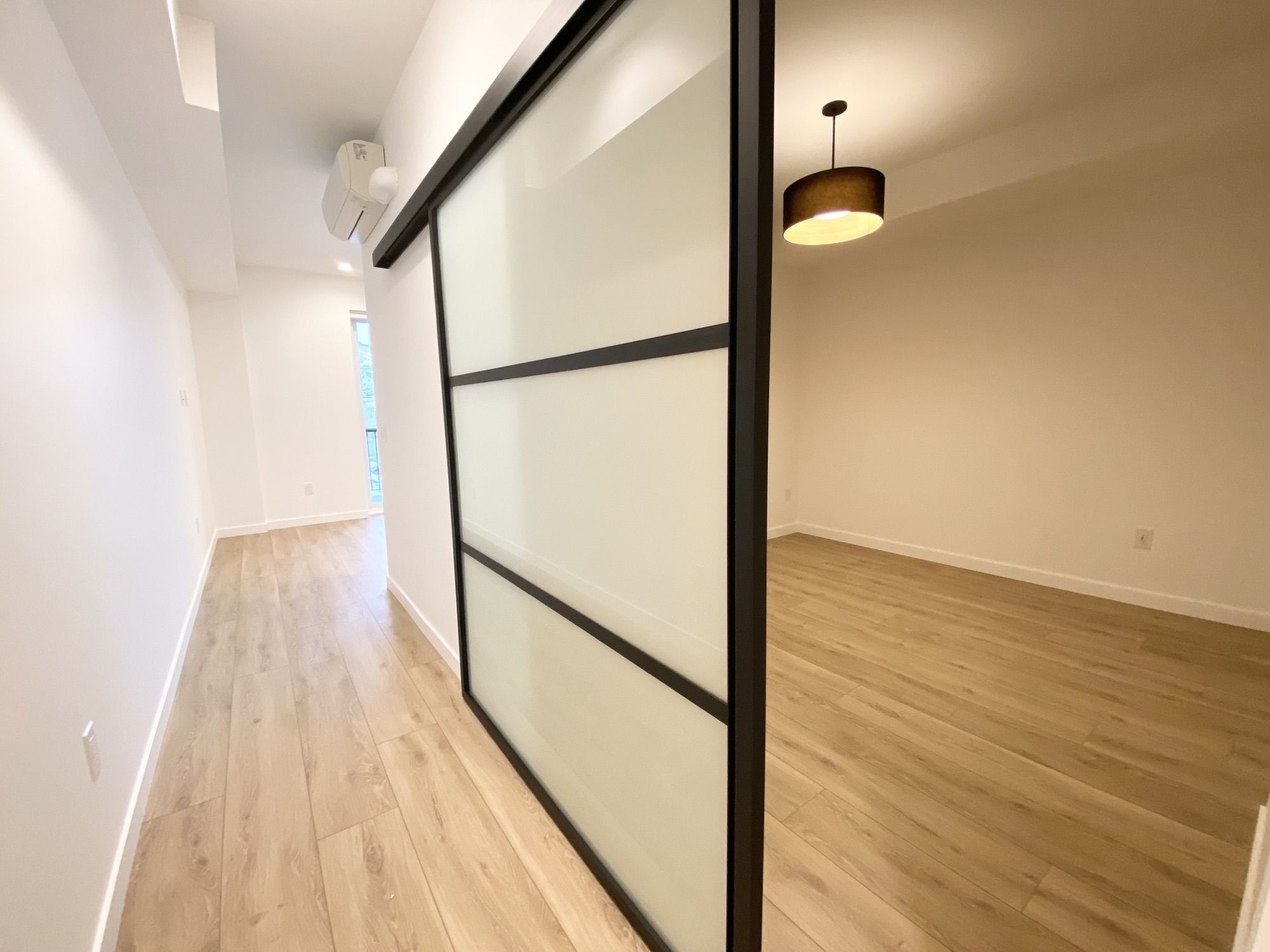 1 bed 1 bath condo unit Downtown Kelowna 