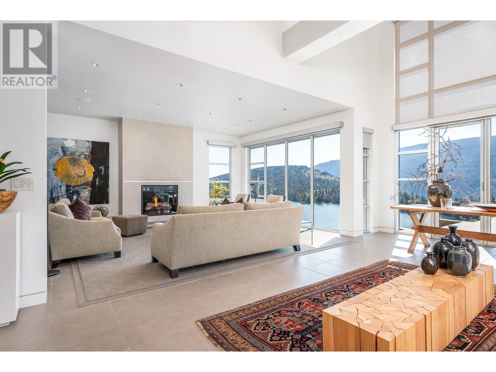 245 KALAMALKA LAKEVIEW Drive Unit# 13