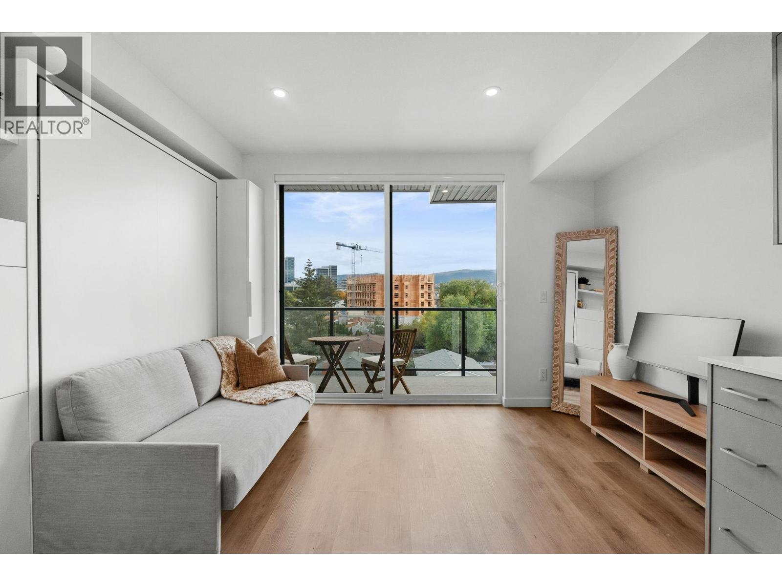 1301 Belaire Avenue Unit# 516