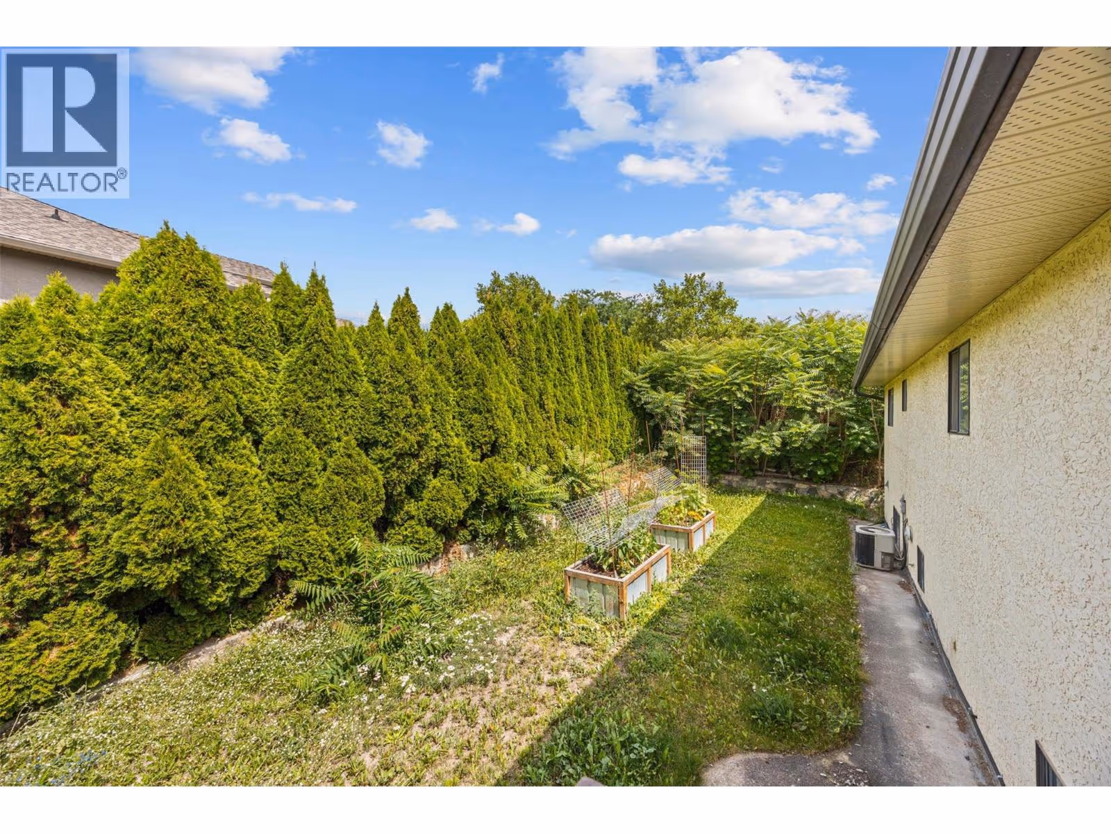 1584 Highway 33 E