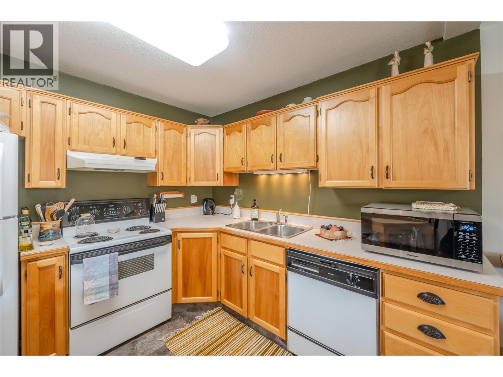 14008 VICTORIA Road Unit# 21