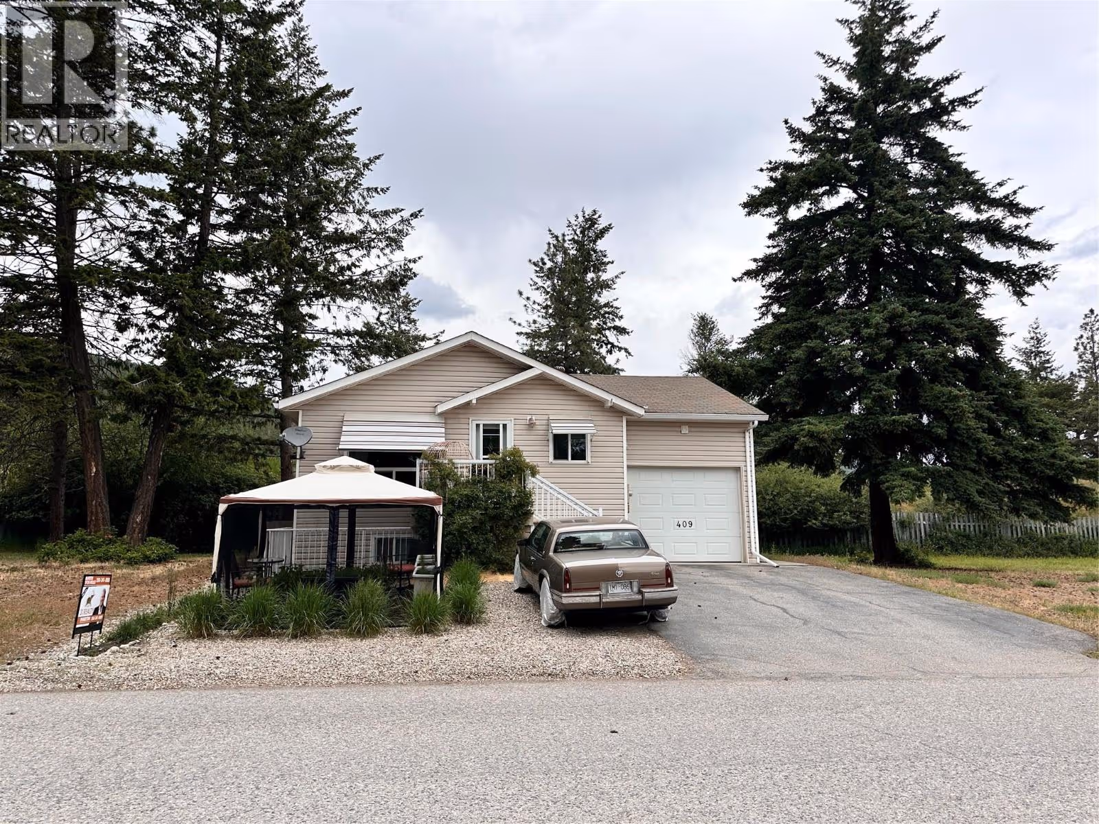 409 Hummingbird Avenue