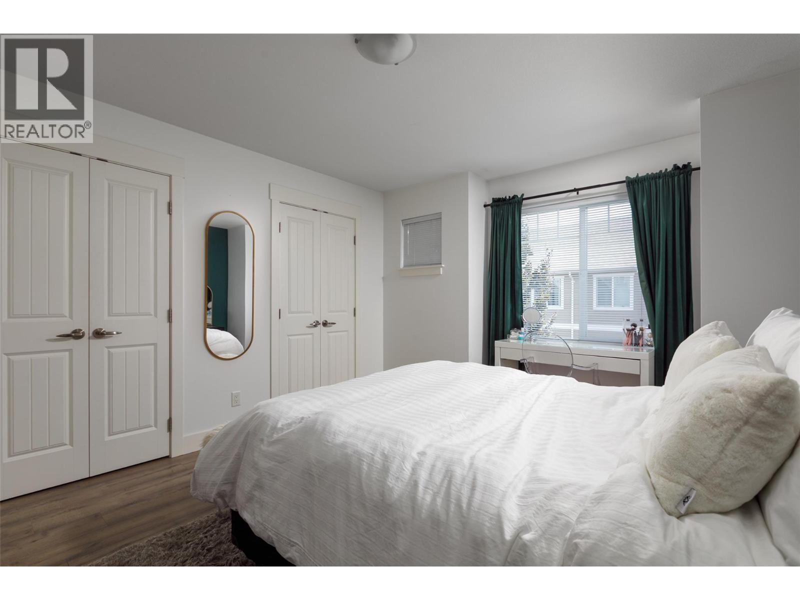 600 SHERWOOD Road Unit# 21