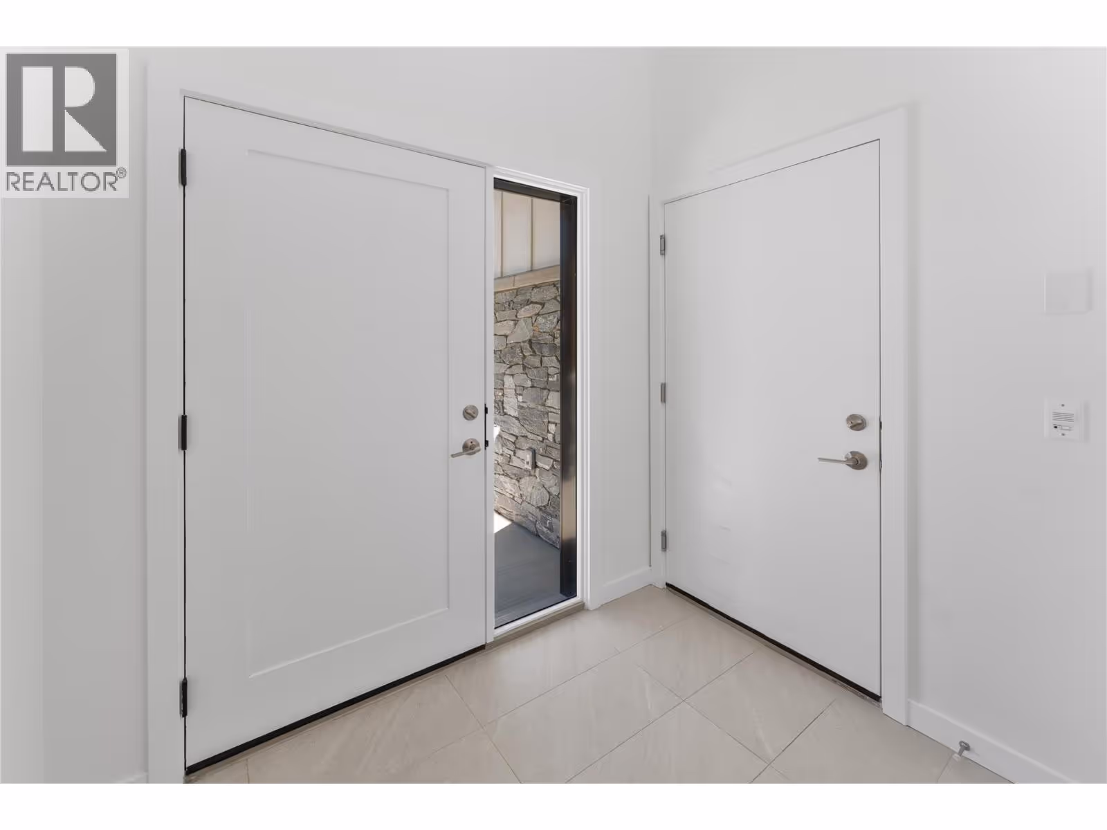 1979 Country Club Drive Unit# 18