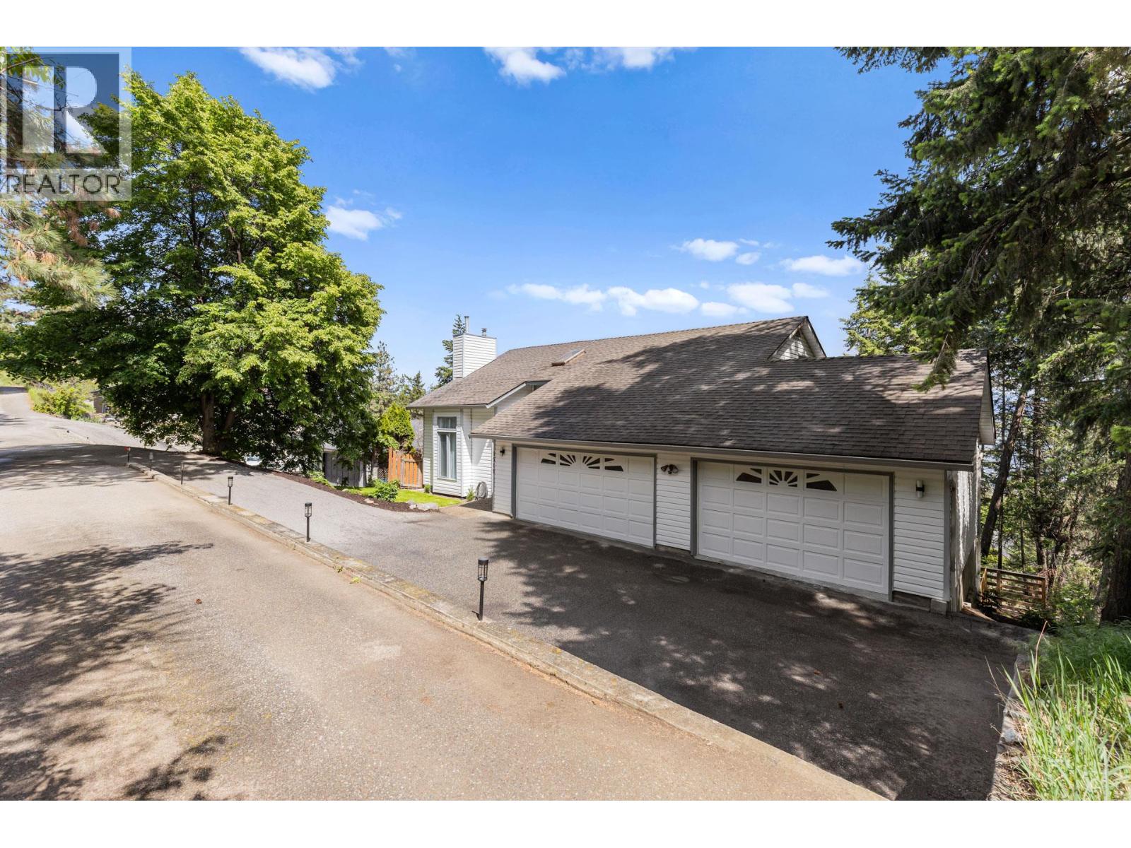 1515 Scott Crescent