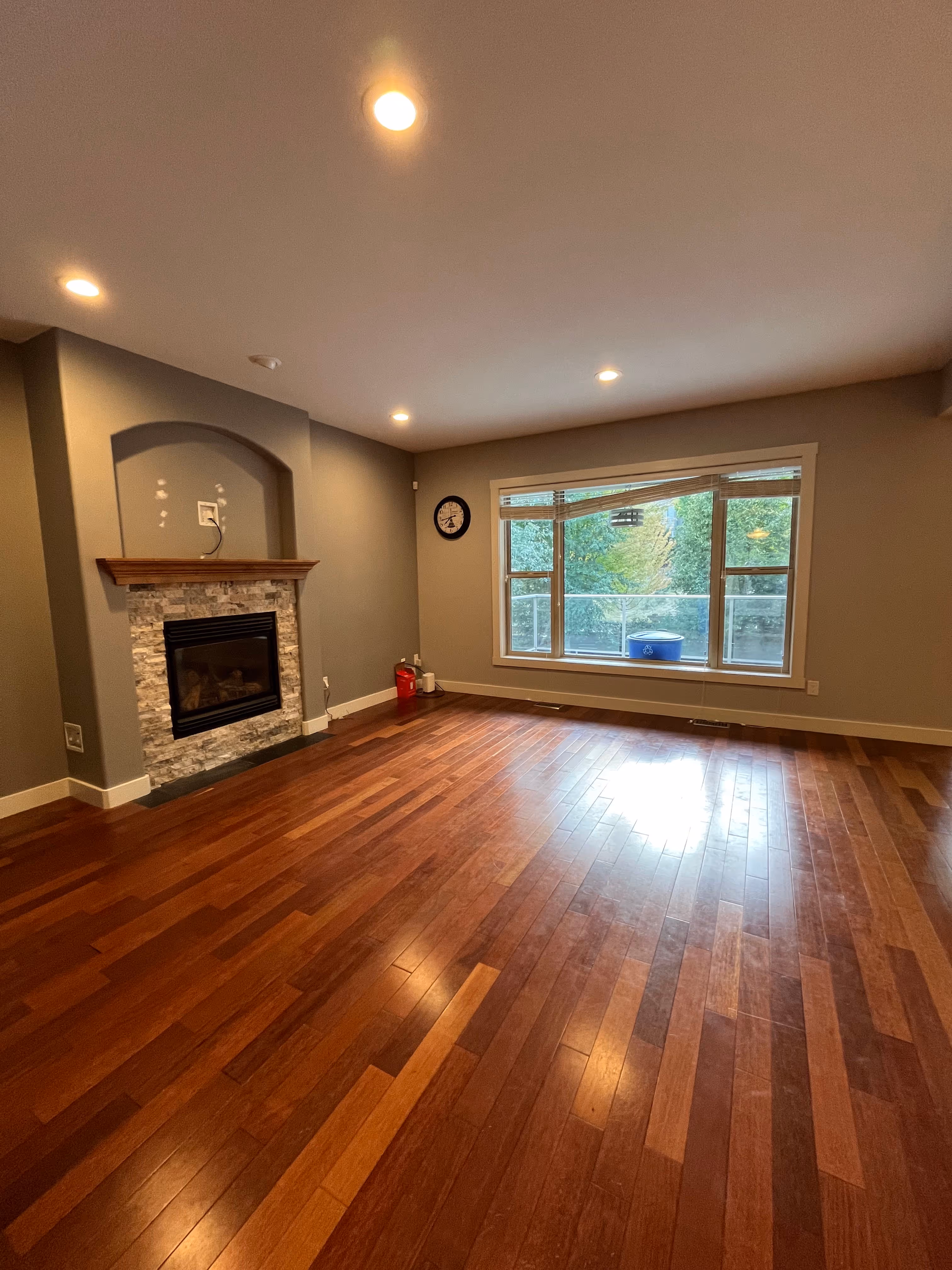 Modern Upper Level House located in Glenmore!