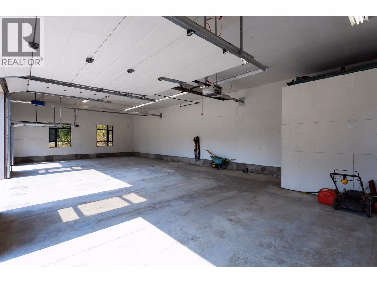 7604 FALCON RIDGE Crescent