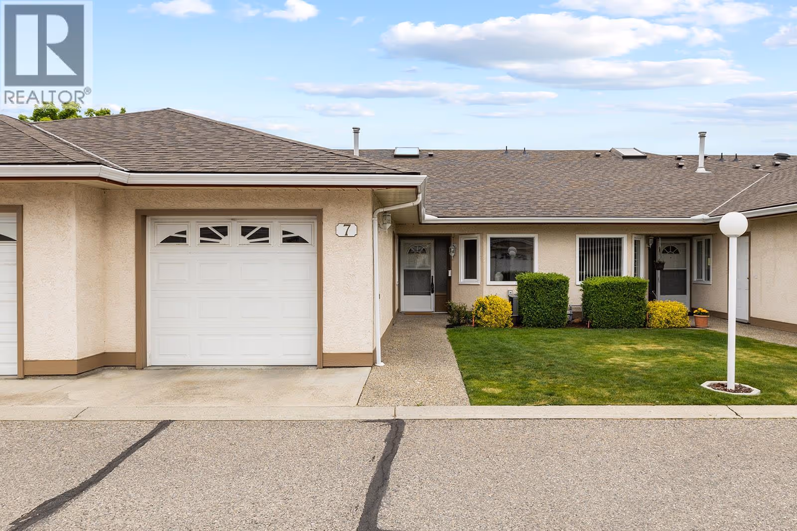 1874 Parkview Crescent Unit# 7
