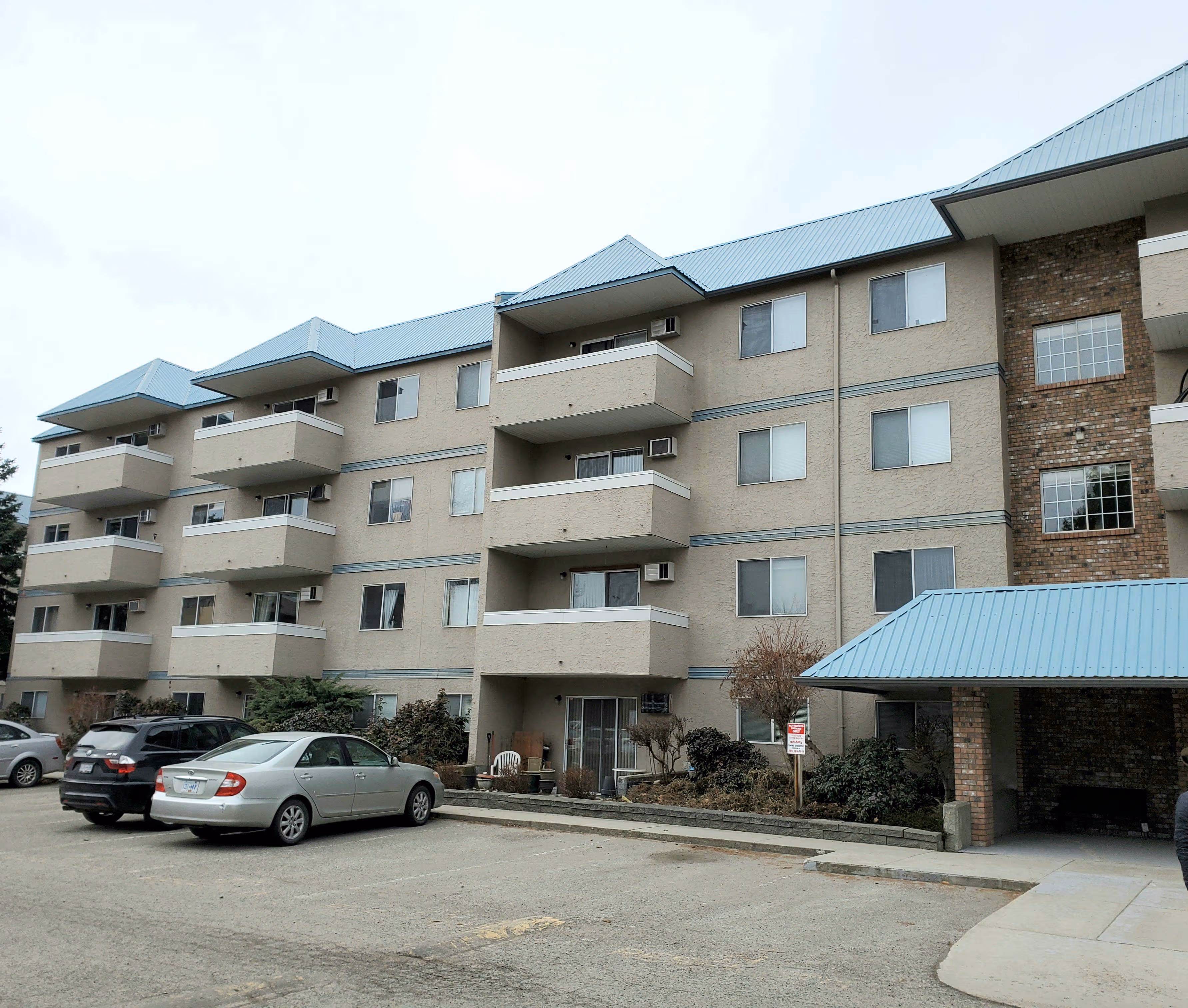Lower Mission 2 Bed, 2 Bath across from OC - Top Floor - Corner Unit