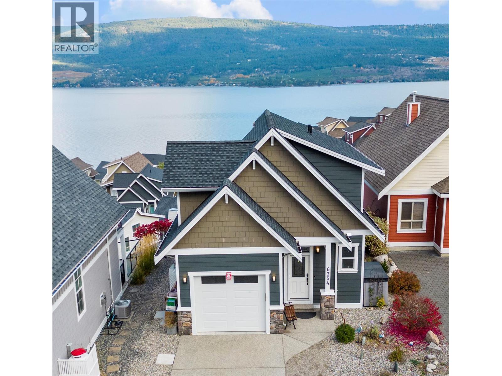 6754 La Palma Loop