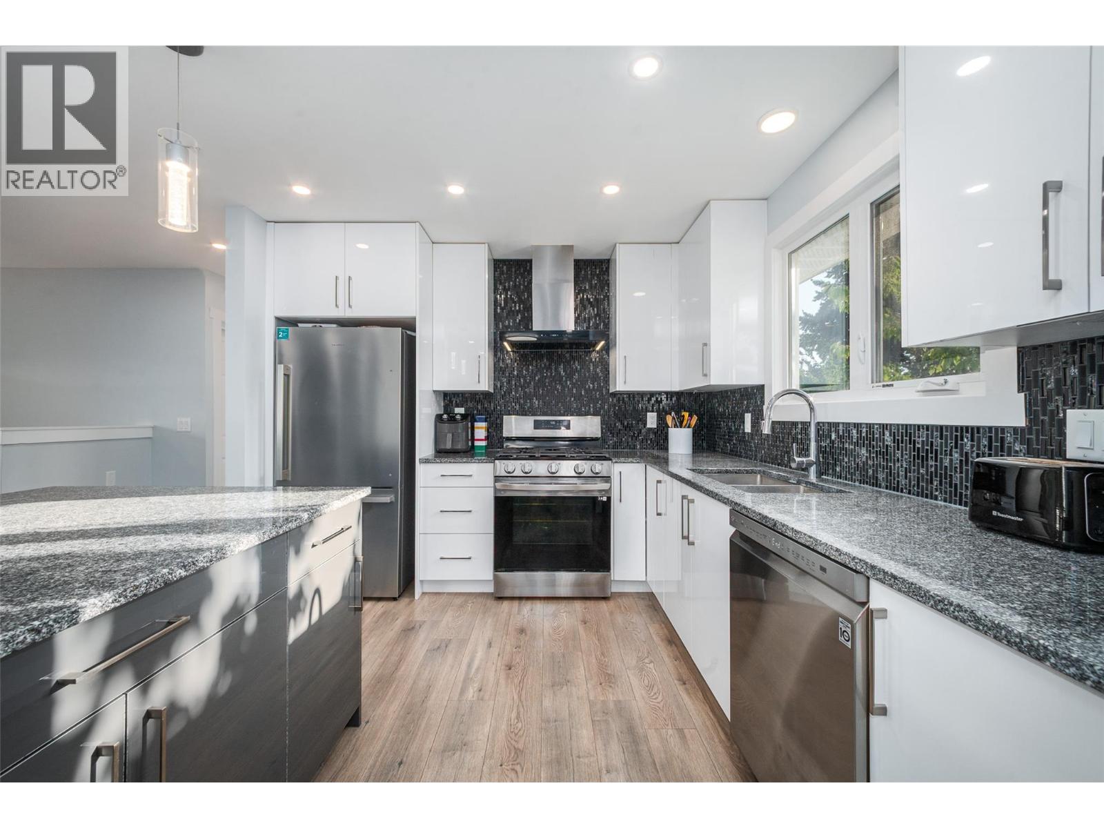 320 Prior Road N