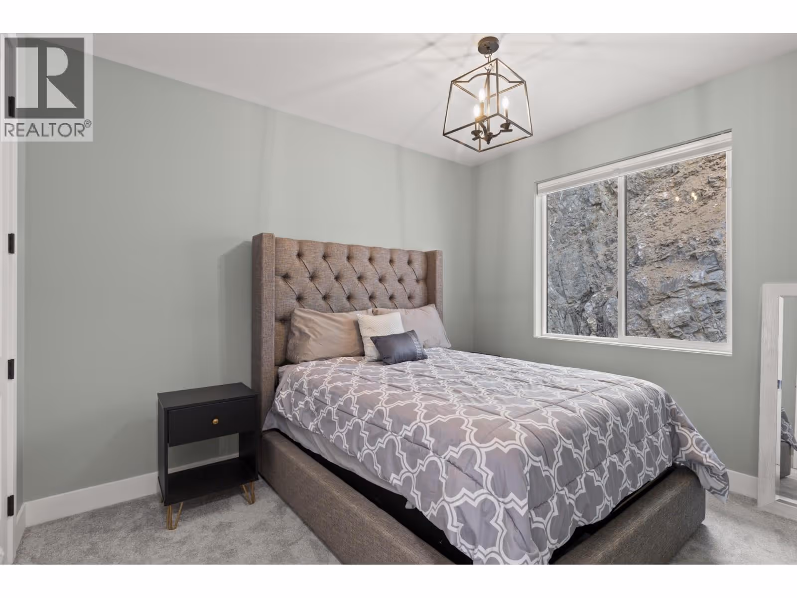 112 Sunset Boulevard
