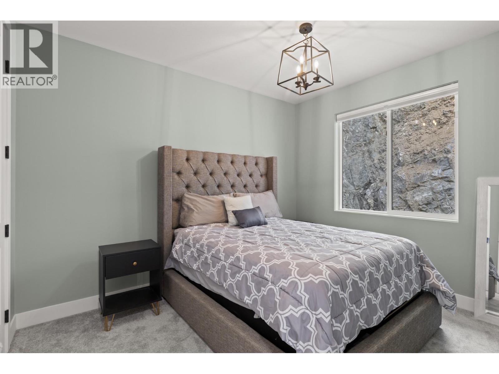 112 Sunset Boulevard
