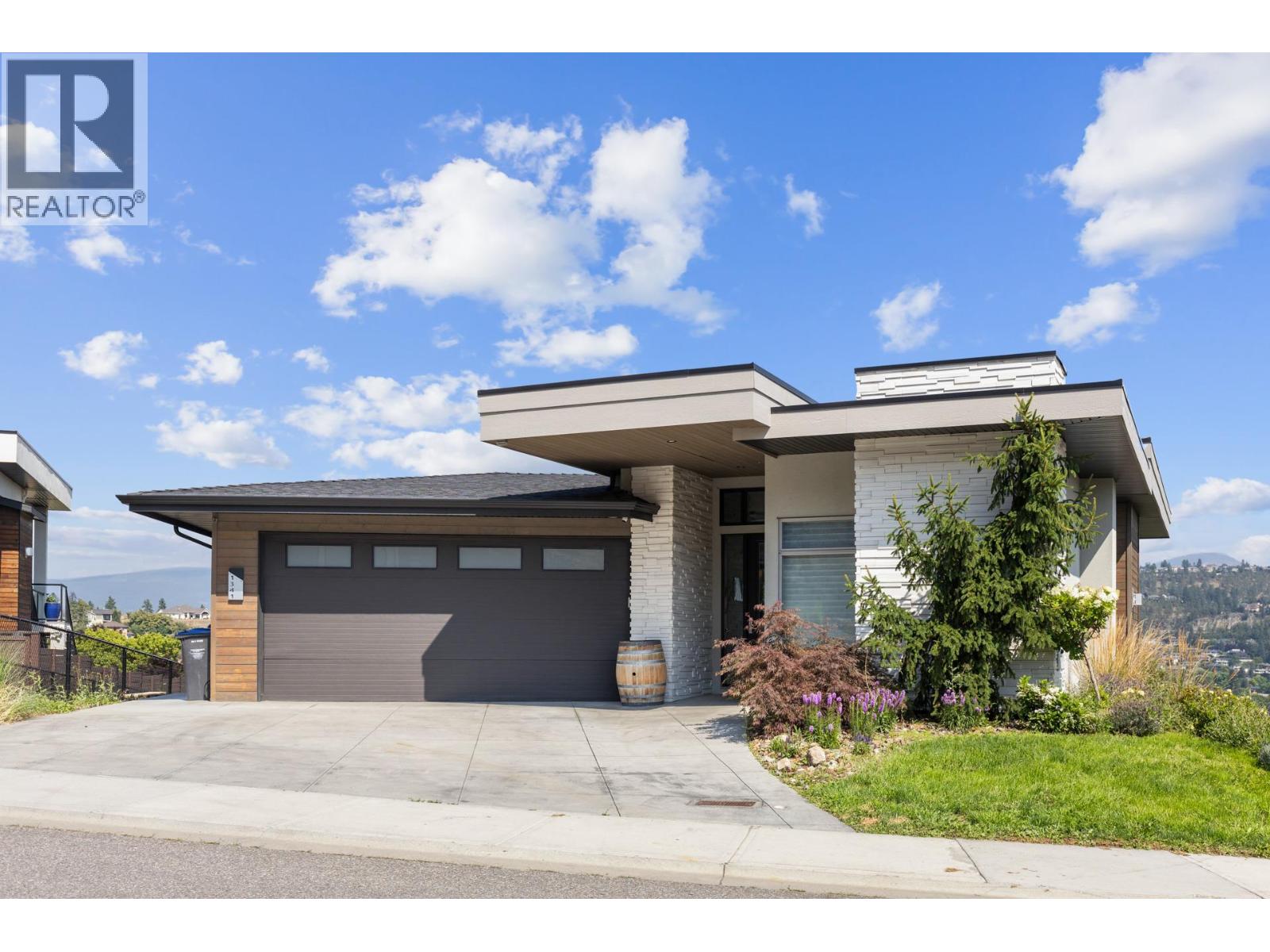 1341 Sladen Crescent