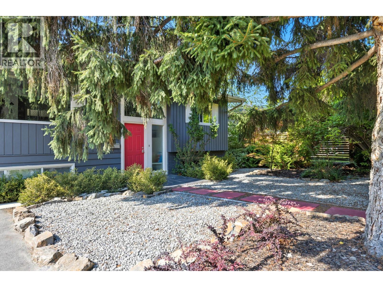 1112 Pinecrest Lane