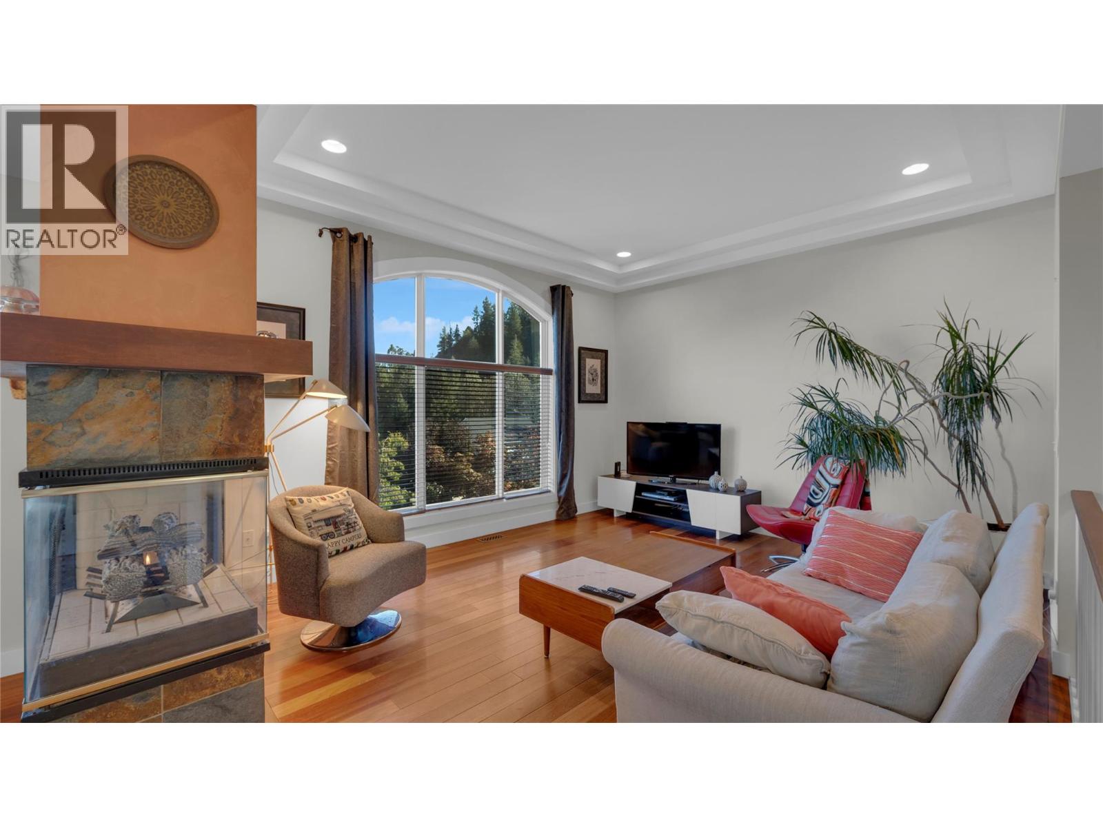 3065 Lakeview Cove Road