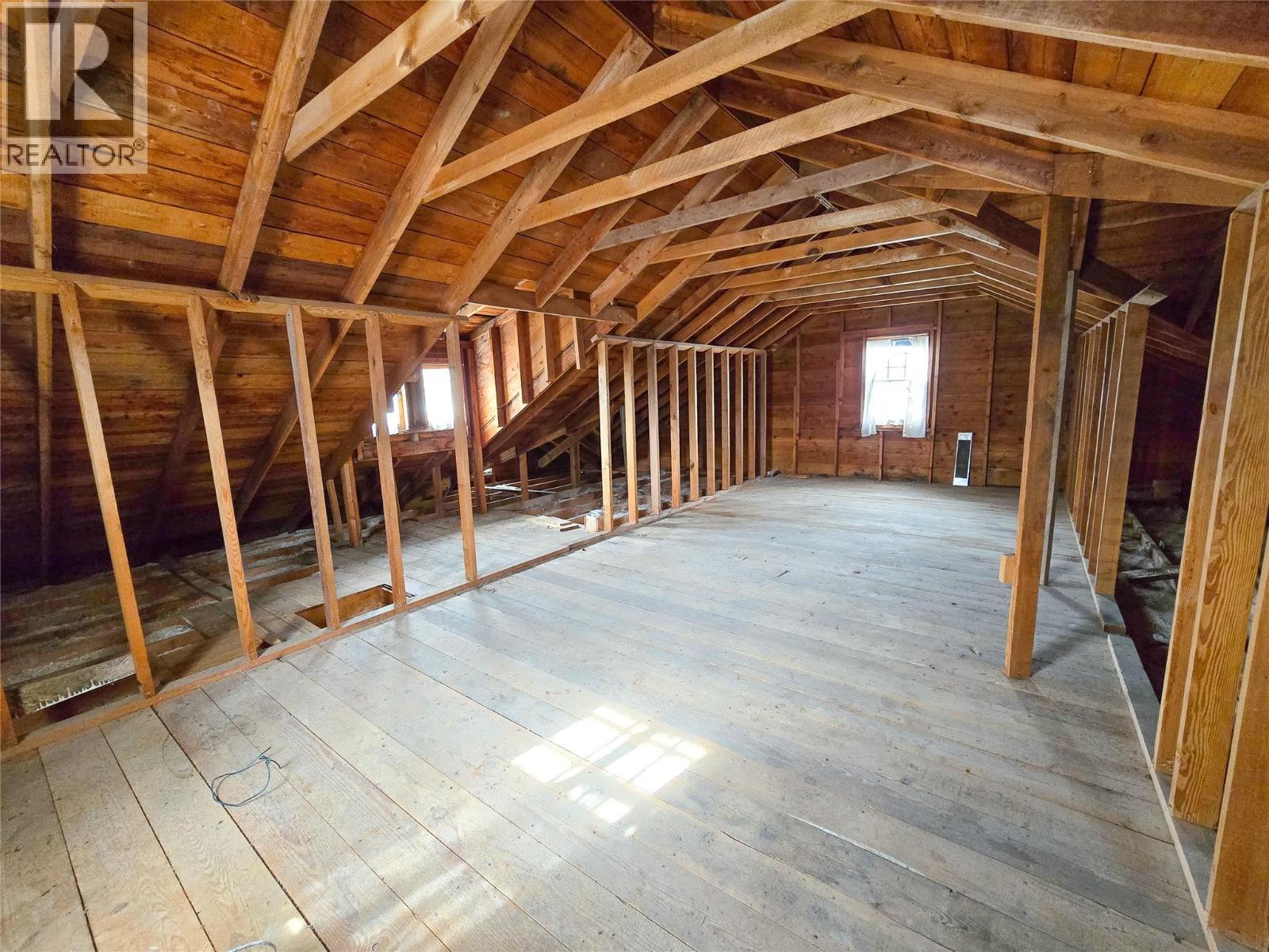 14207 Victoria Road N