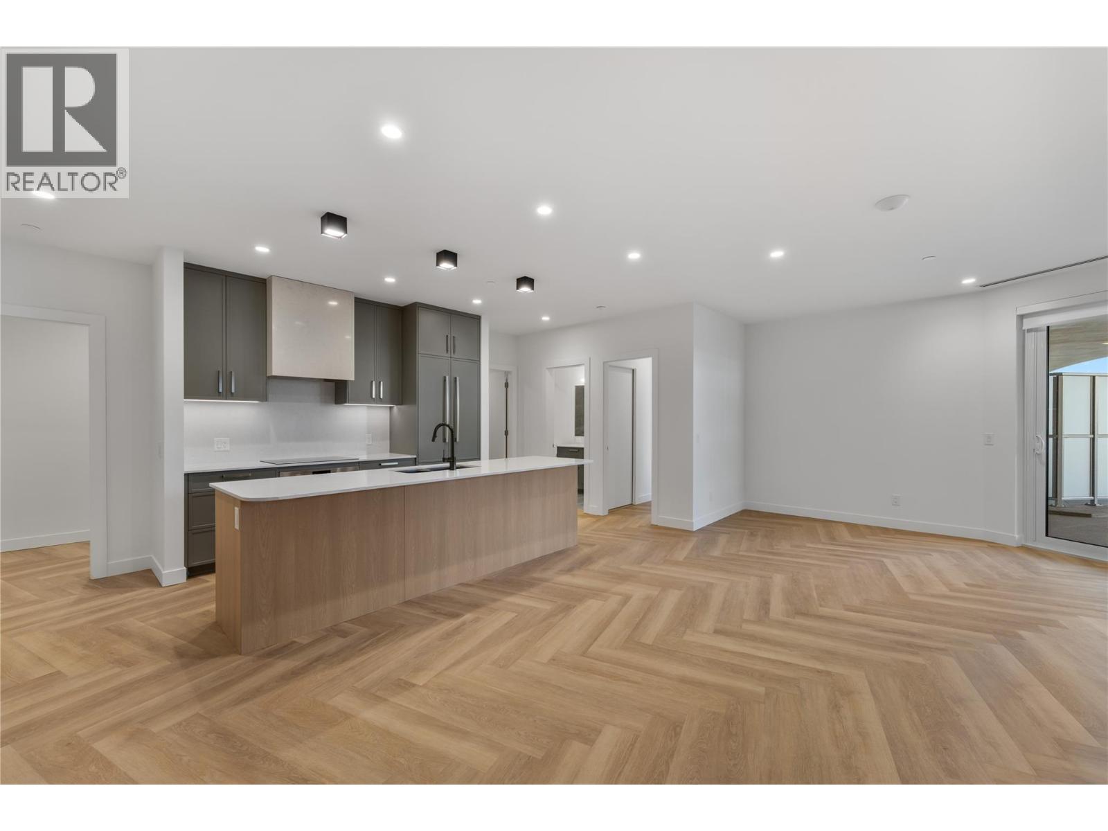 3340 Lakeshore Drive Unit# 414