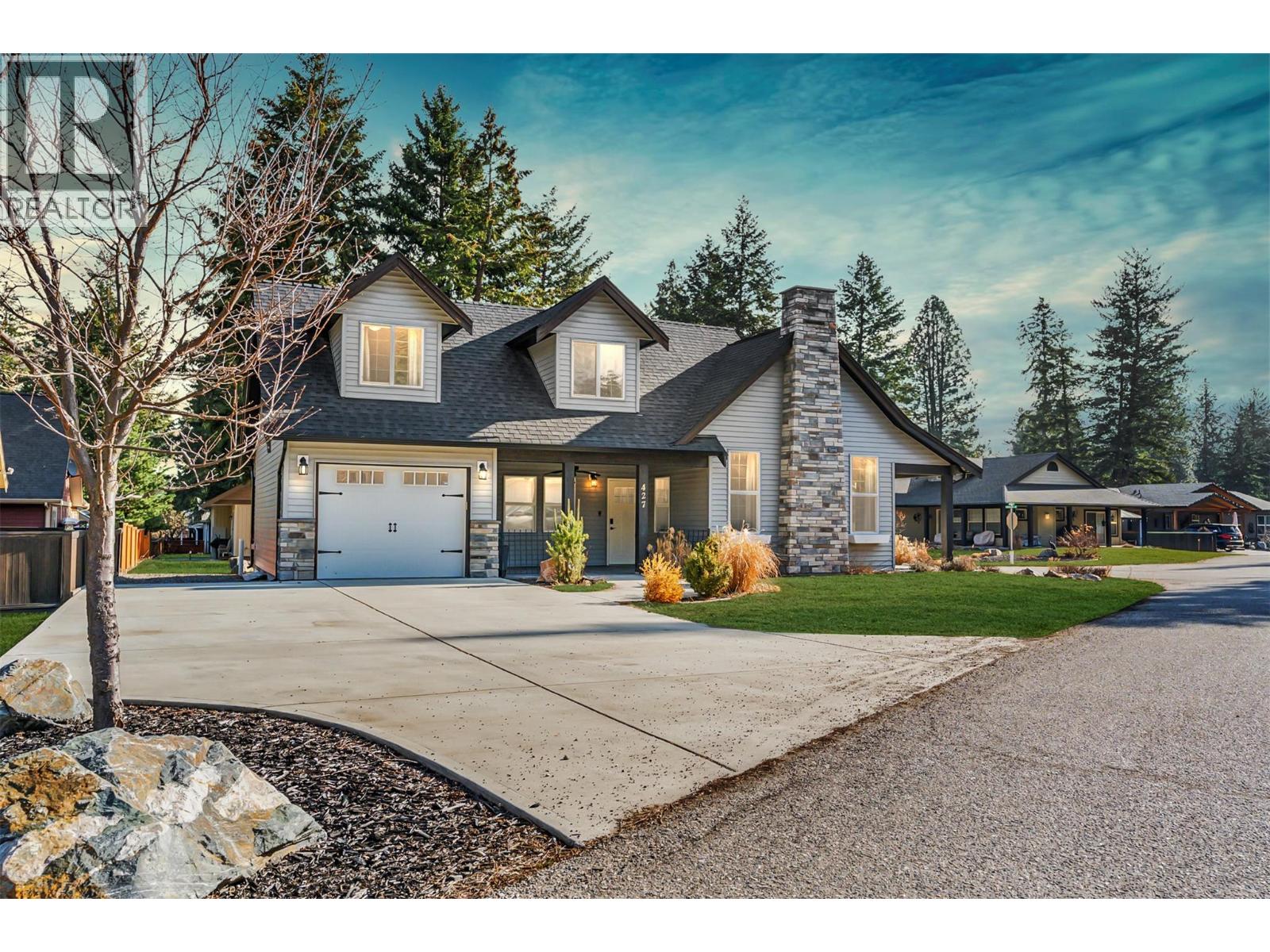 427 Hummingbird Avenue