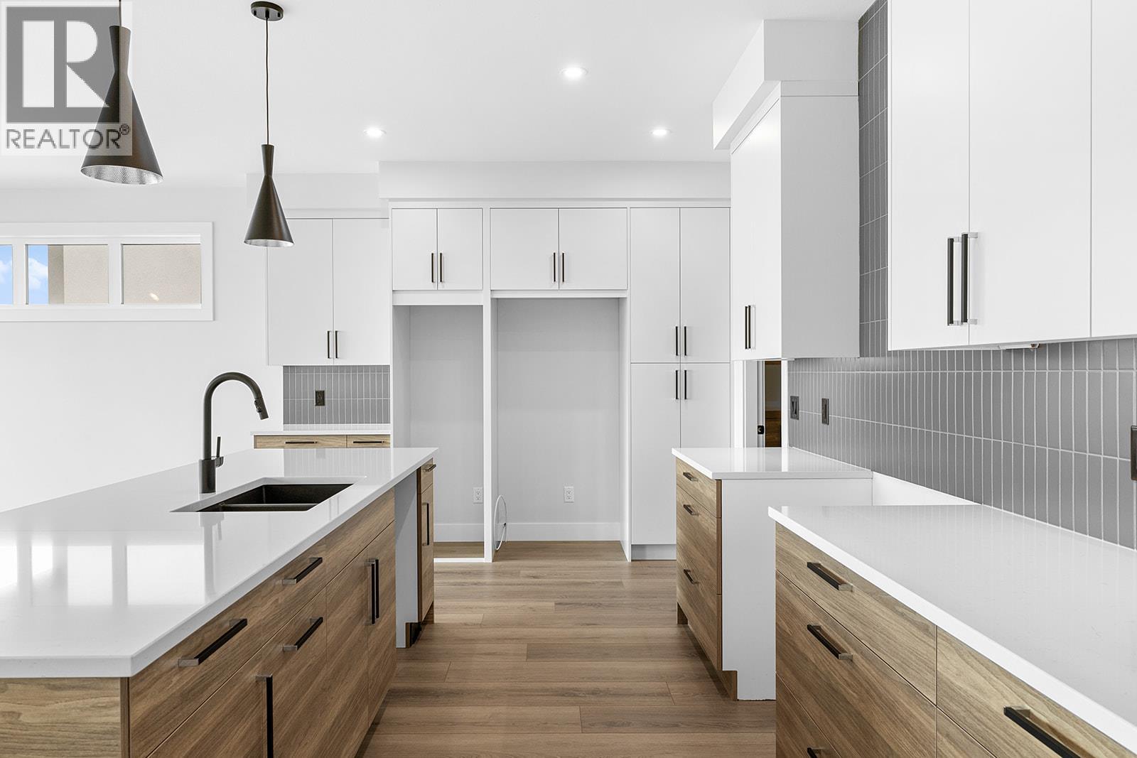 1154 Lone Pine Drive