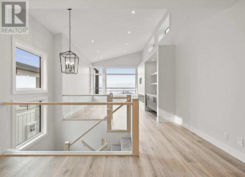 1221 Lone Pine Drive