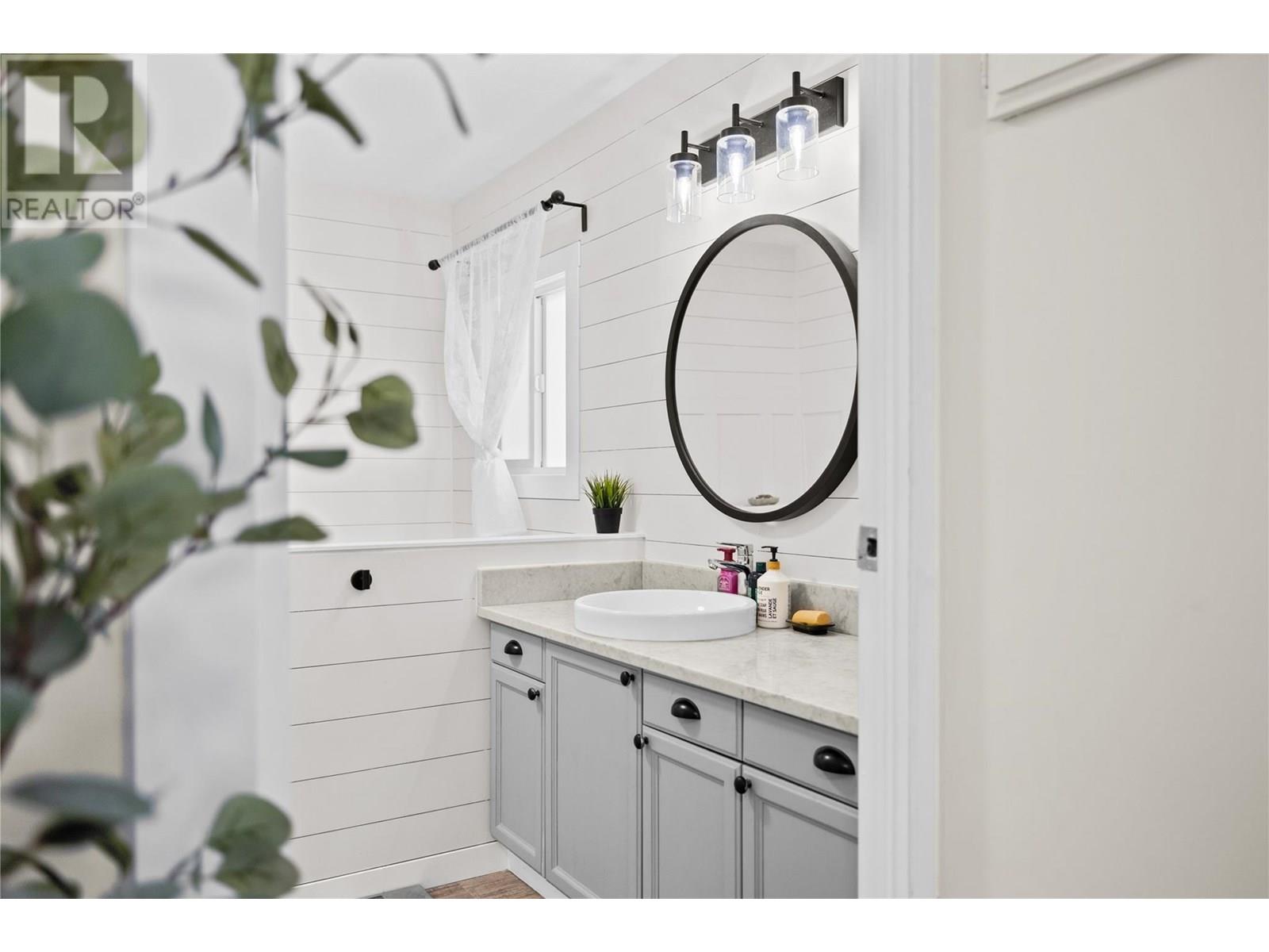 2005 Boucherie Road Unit# 26