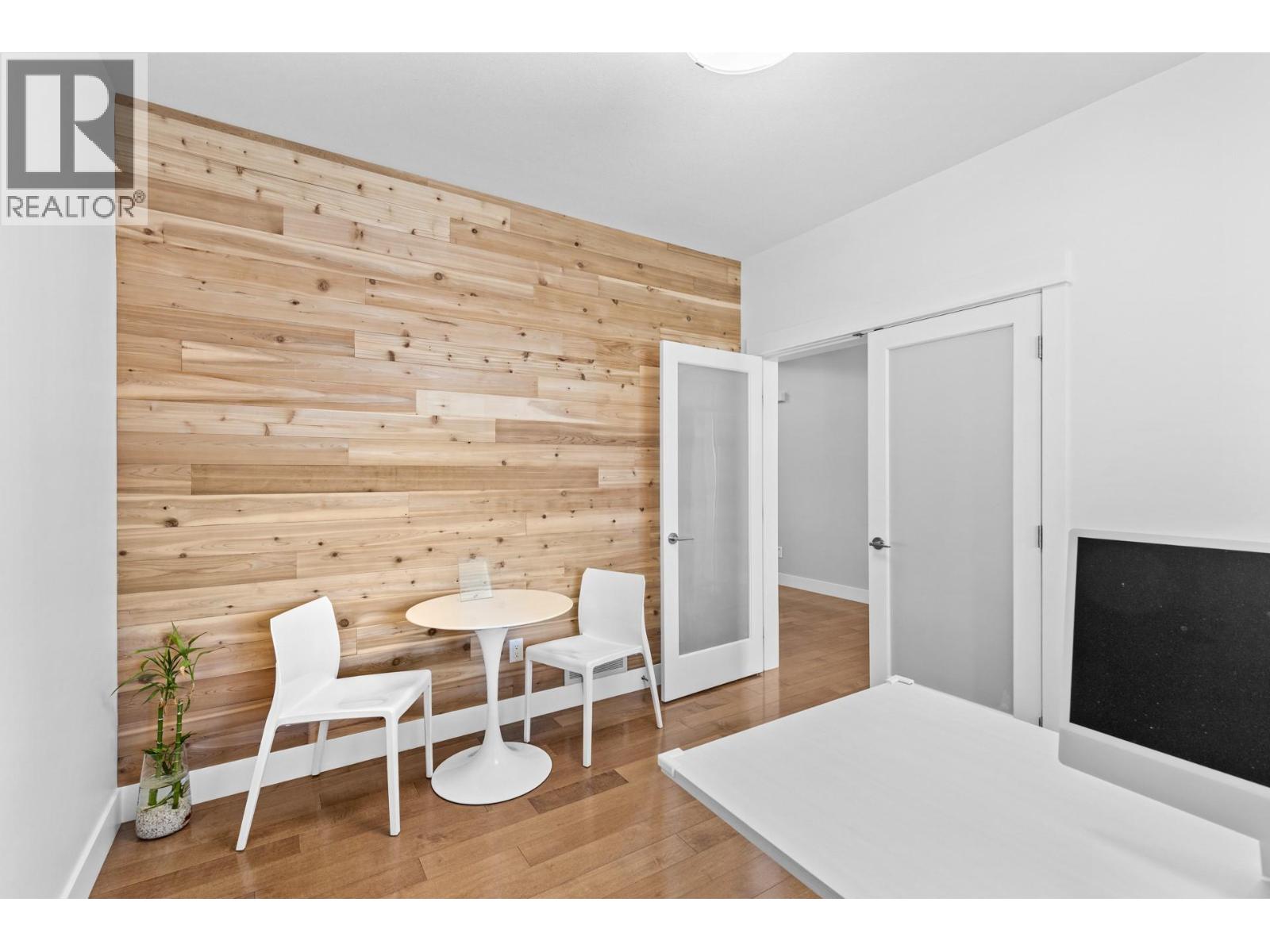 453 Lakepointe Drive