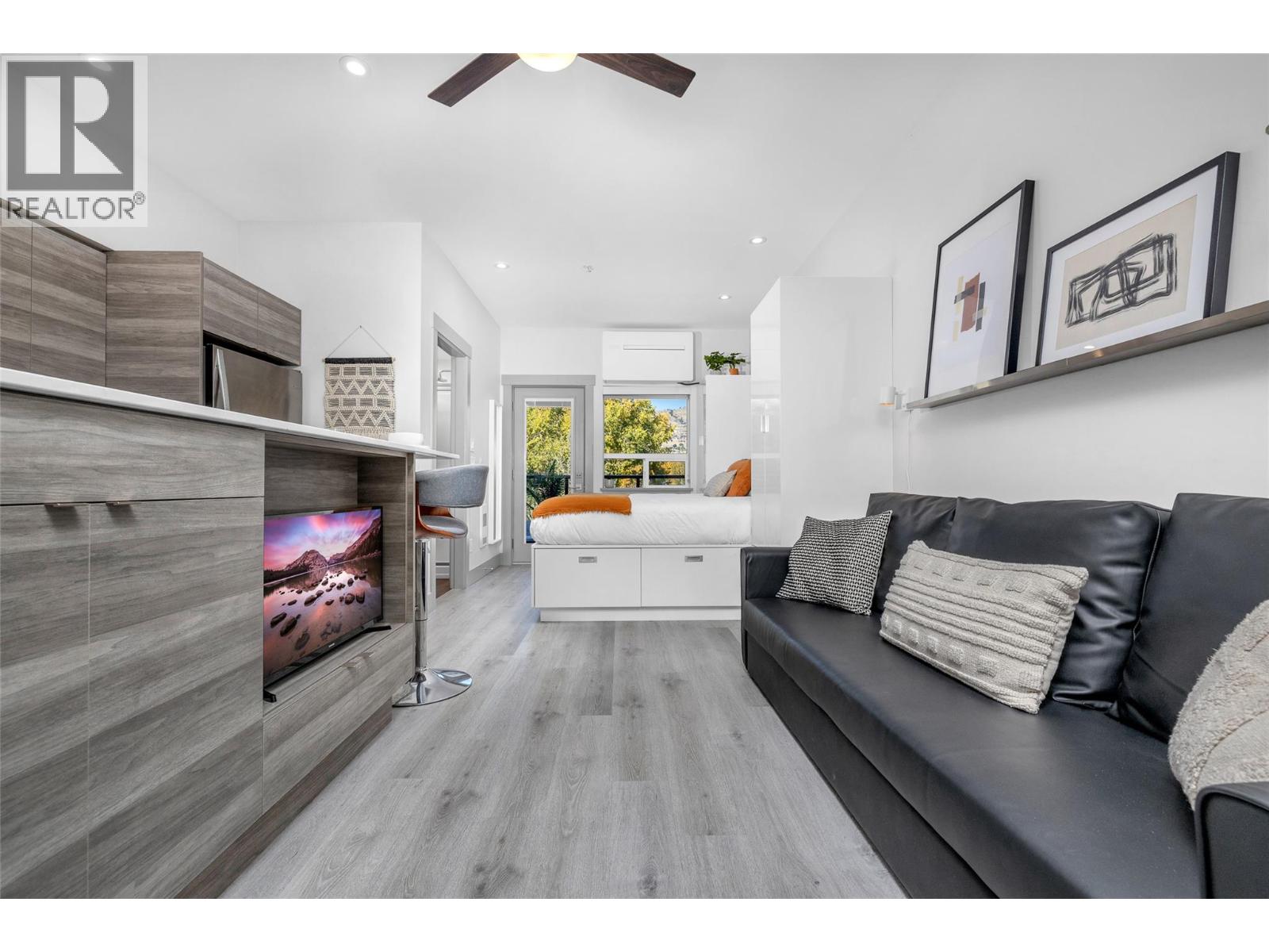 2555 Lakeshore Road Unit# 211