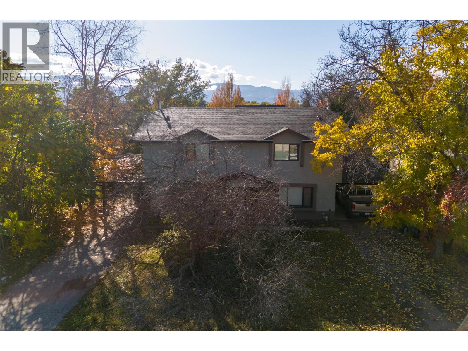 1033 / 1035 Laurier Avenue