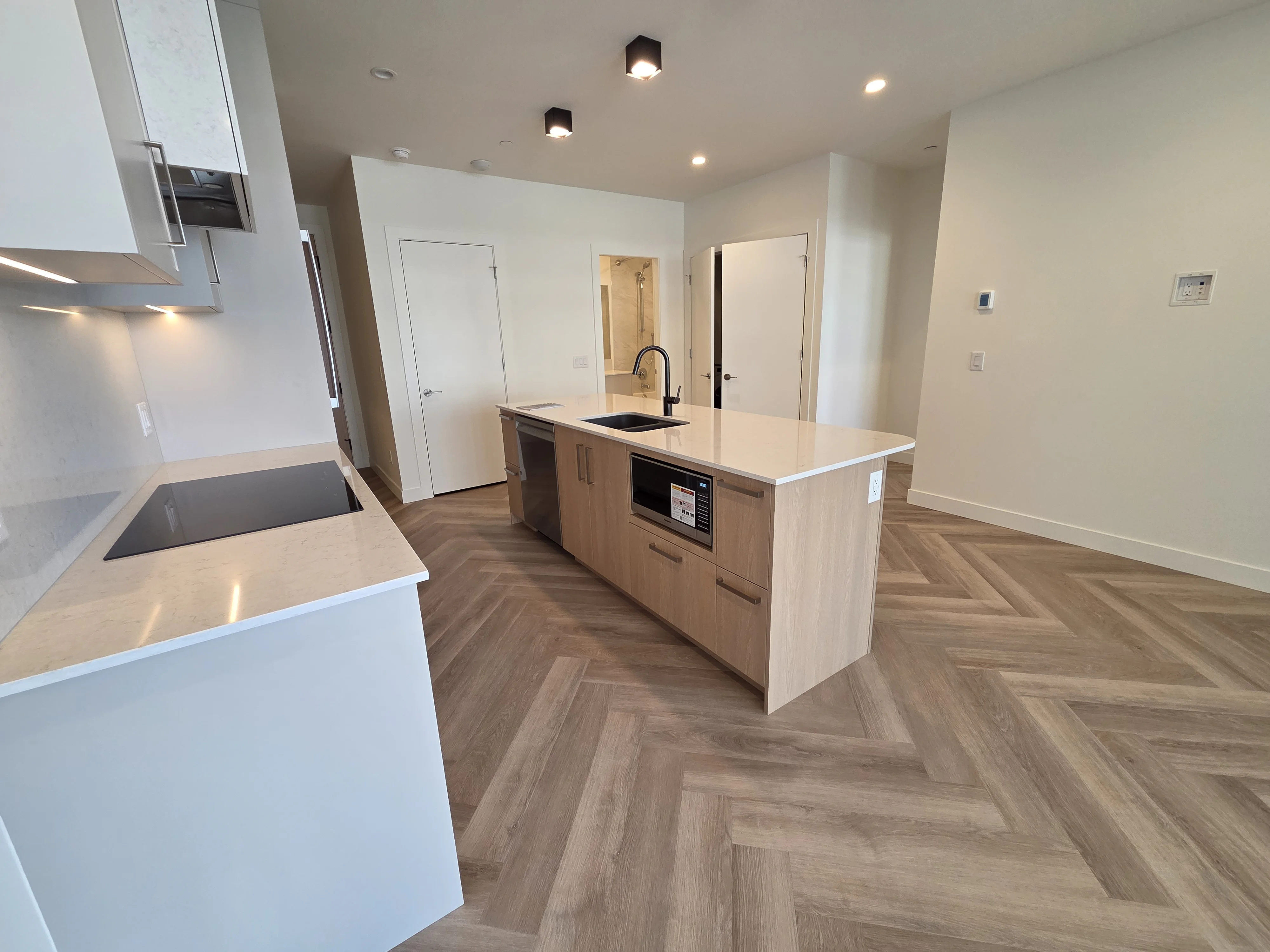 2 Bed 2 Bath Waterfront Living!